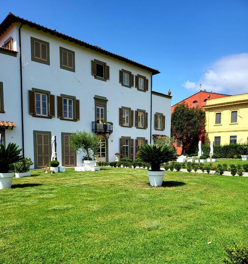 La Villa Apartments - Convenient For Sardinia And Corsica - 4 Beds - Private Parking Included With Camera Livorno Exterior foto